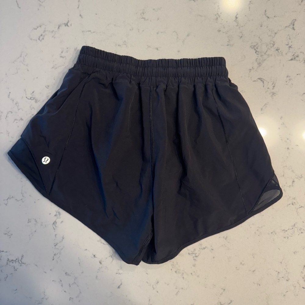Lululemon hotty hot black shorts (4 tall)